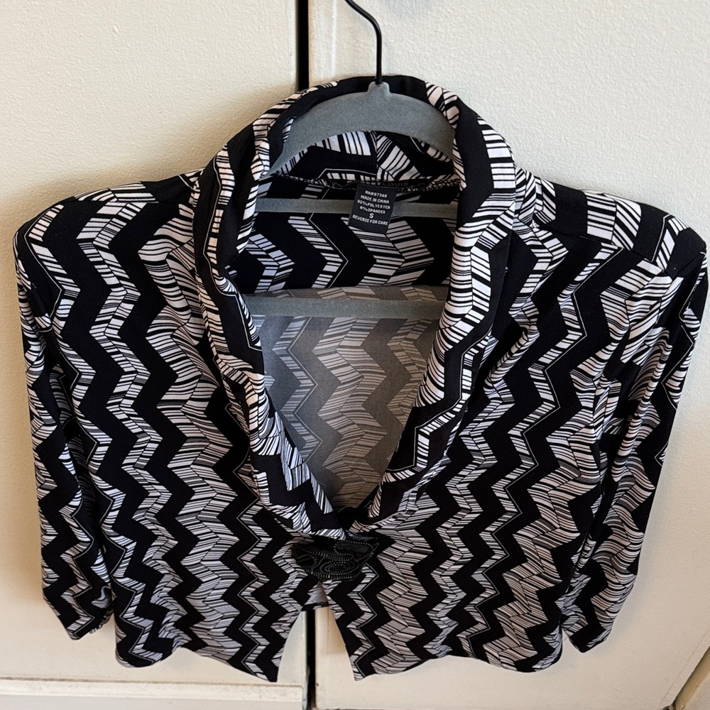 Black & White Chevron Open-Front Cardigan